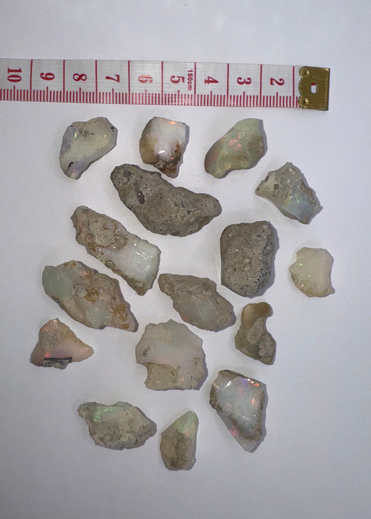 11 (16 opals: 199.05 cts)