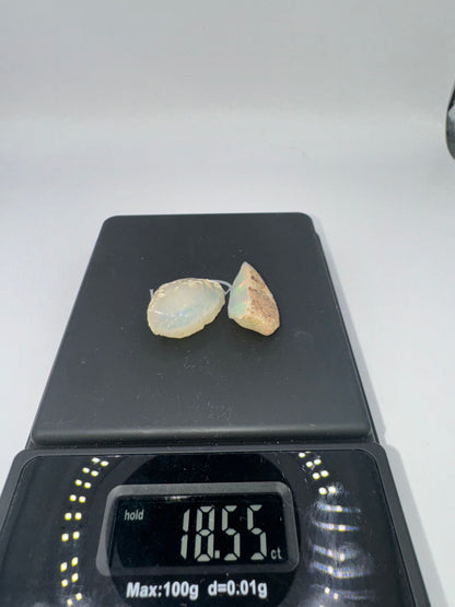 7 (2 opals; 18.55 ct total)