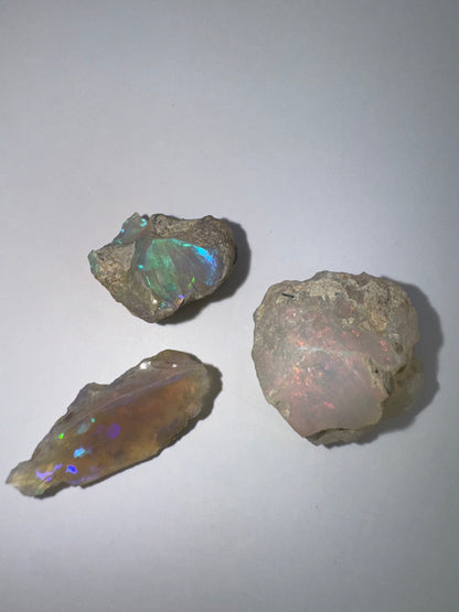 9 (3 opals, 28.20 cts total)