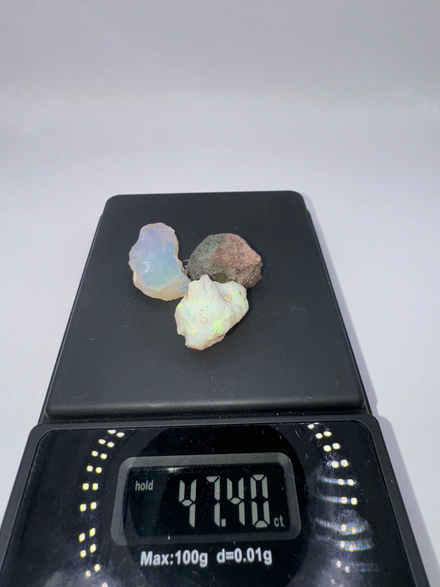 10 (3 opals: 47.40 cts)