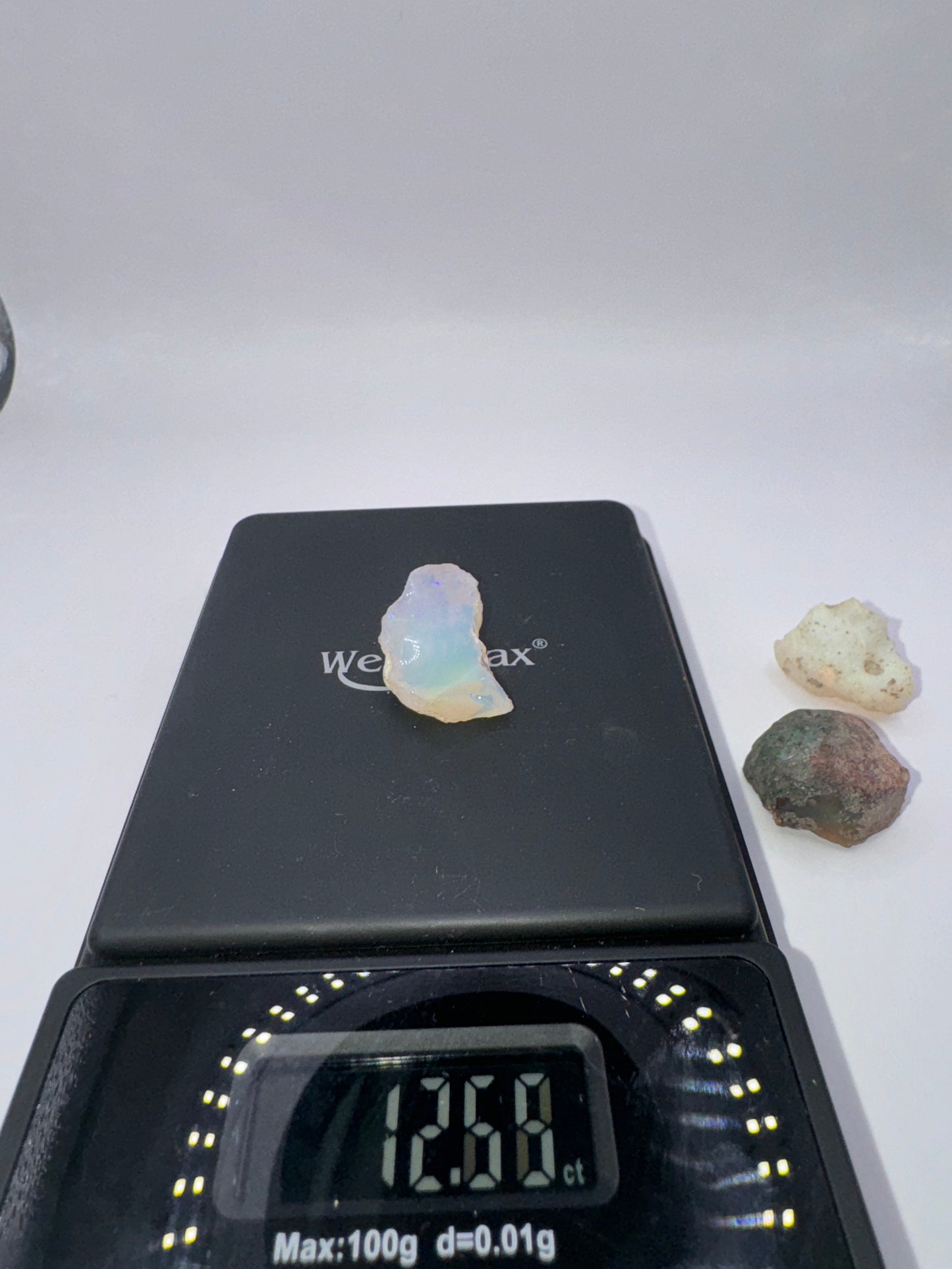 10 (3 opals: 47.40 cts)