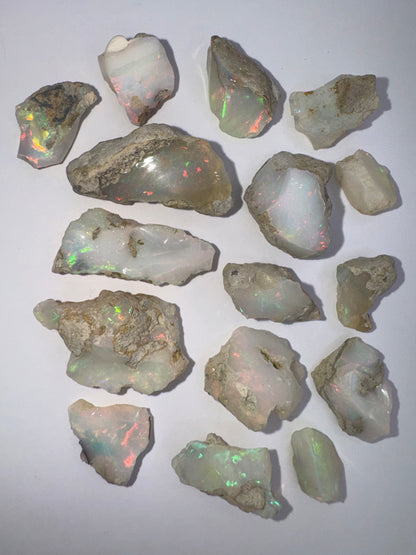 11 (16 opals: 199.05 cts)