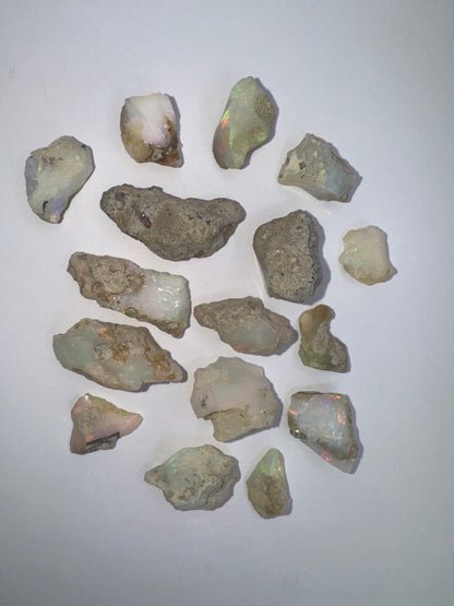 11 (16 opals: 199.05 cts)